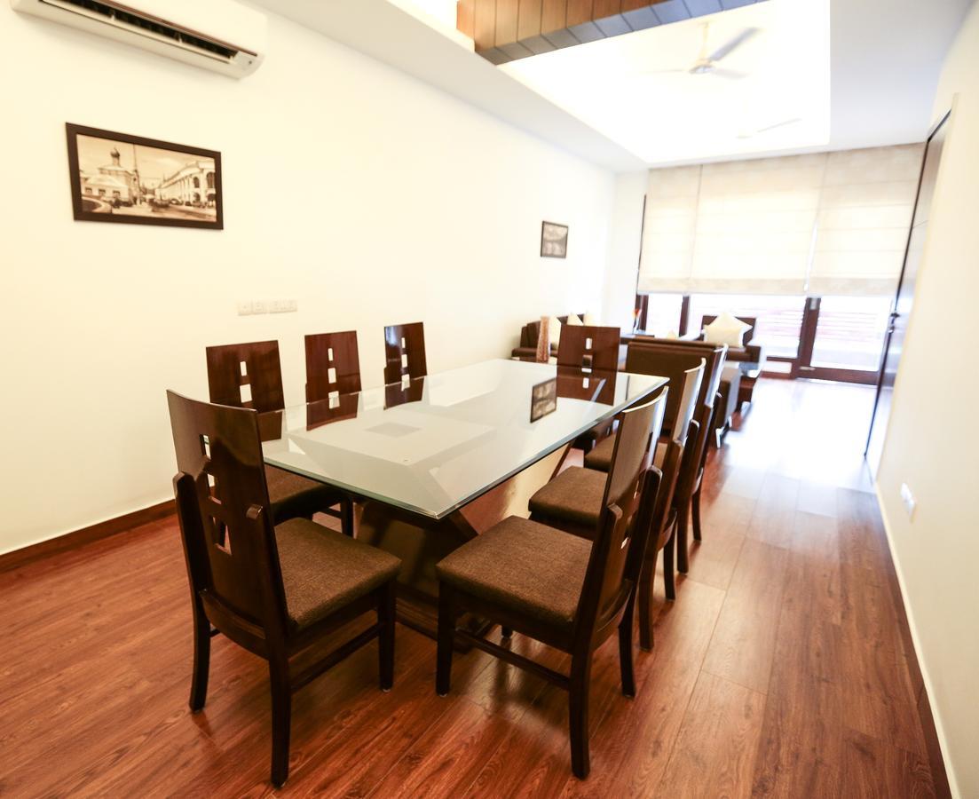 Hotel Css Abode Noida Exterior foto
