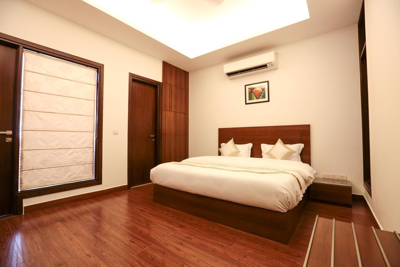 Hotel Css Abode Noida Exterior foto